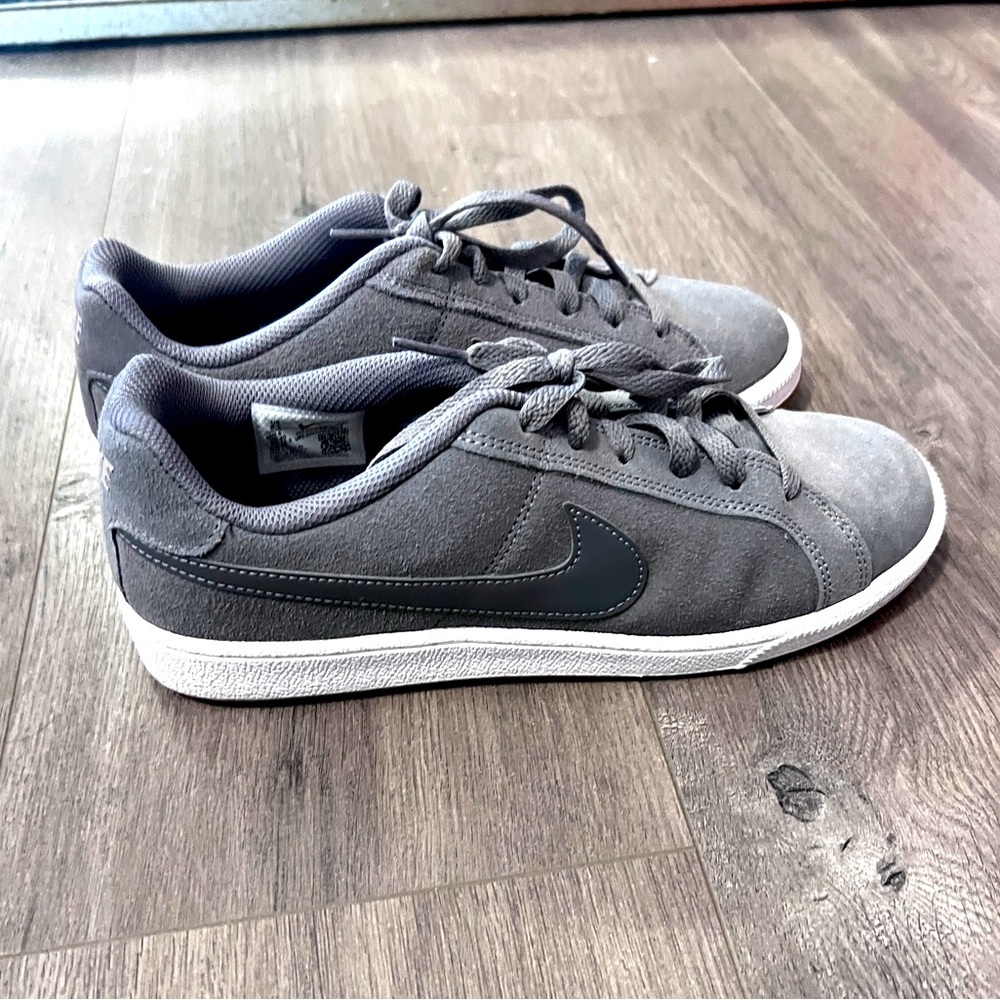 Women’s Nike Court Royal Gray